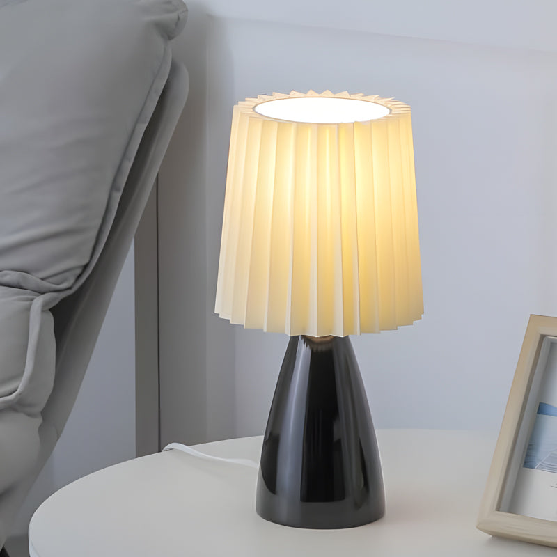 Lámpara de mesa elegante de tela con base de vidrio y toma USB