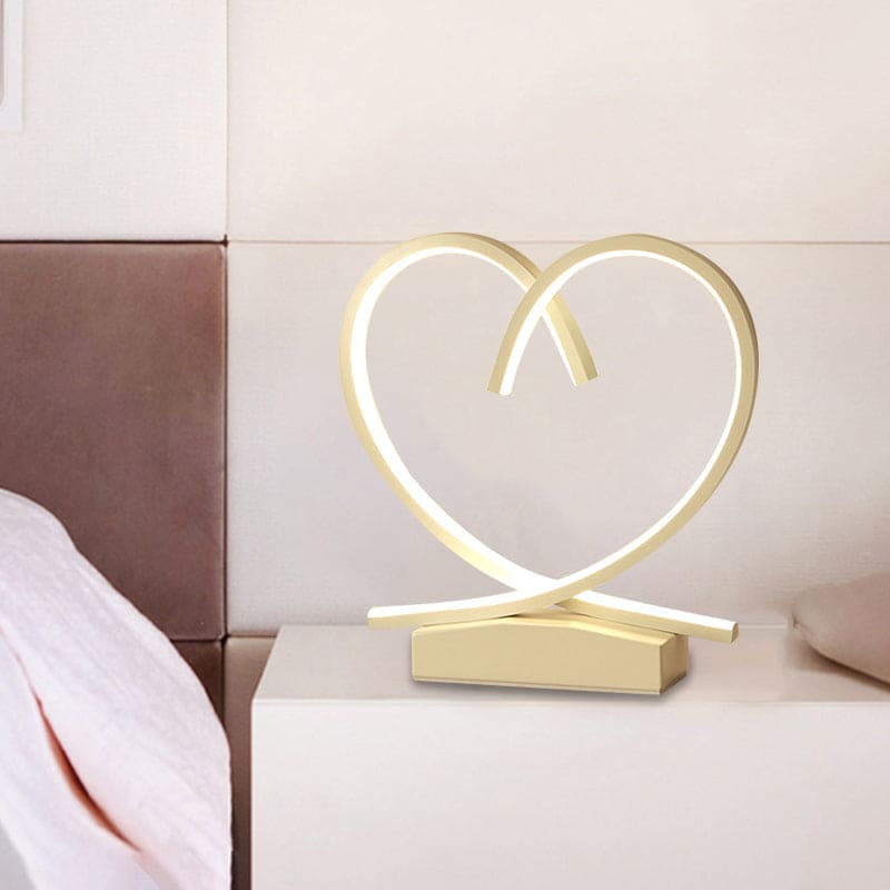 Mesa de noche de madera flameada romántica
