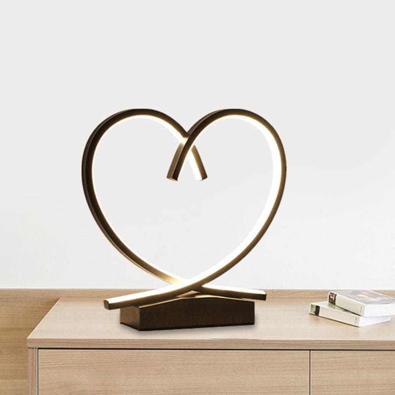 Mesa de noche de madera flameada romántica