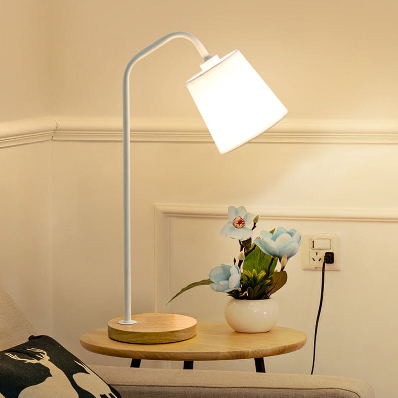 Lámpara de escritorio elegante cónica