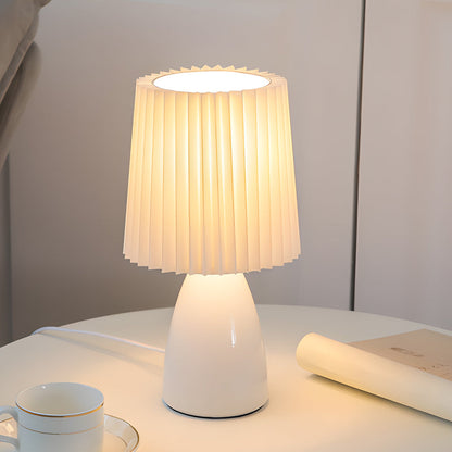 Lámpara de mesa elegante de tela con base de vidrio y toma USB