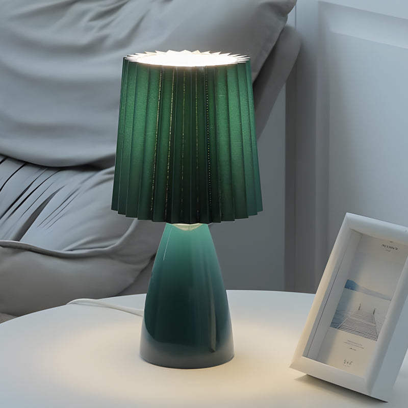 Lámpara de mesa elegante de tela con base de vidrio y toma USB