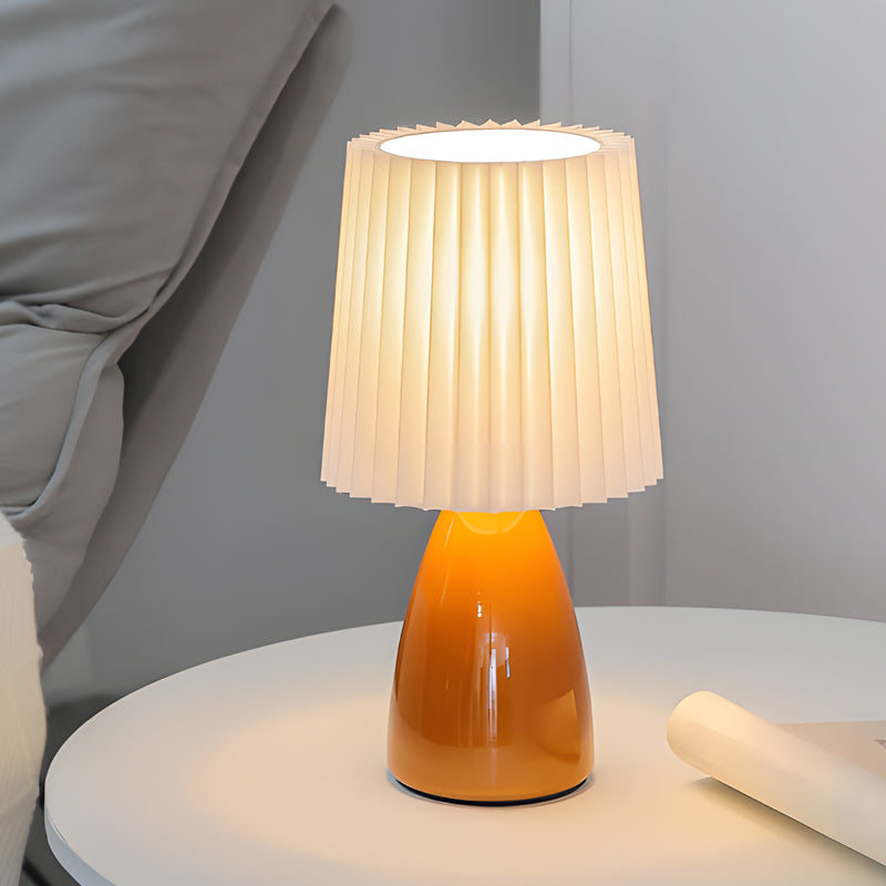 Lámpara de mesa elegante de tela con base de vidrio y toma USB