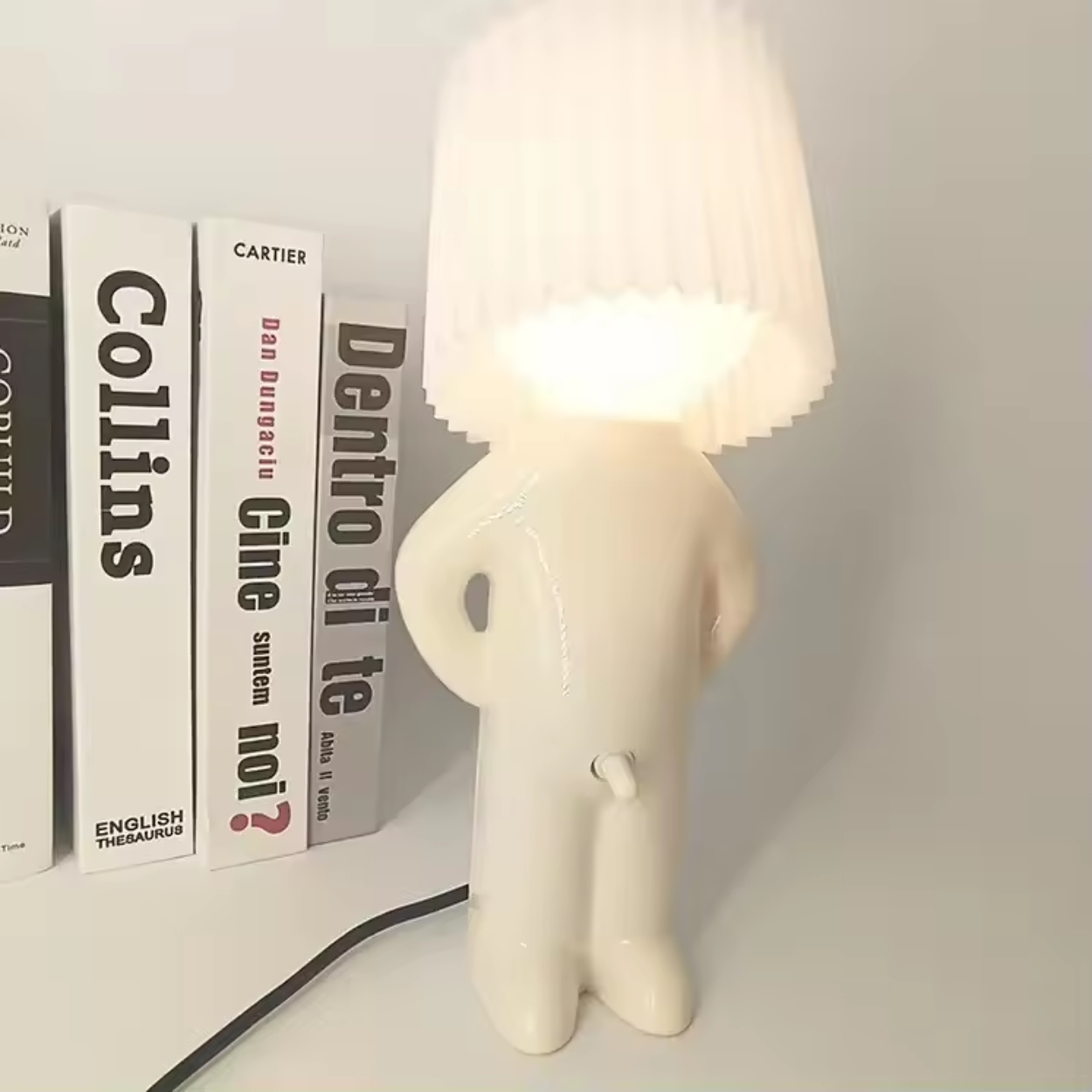 Lámpara de Escritorio Original en Forma de Figura