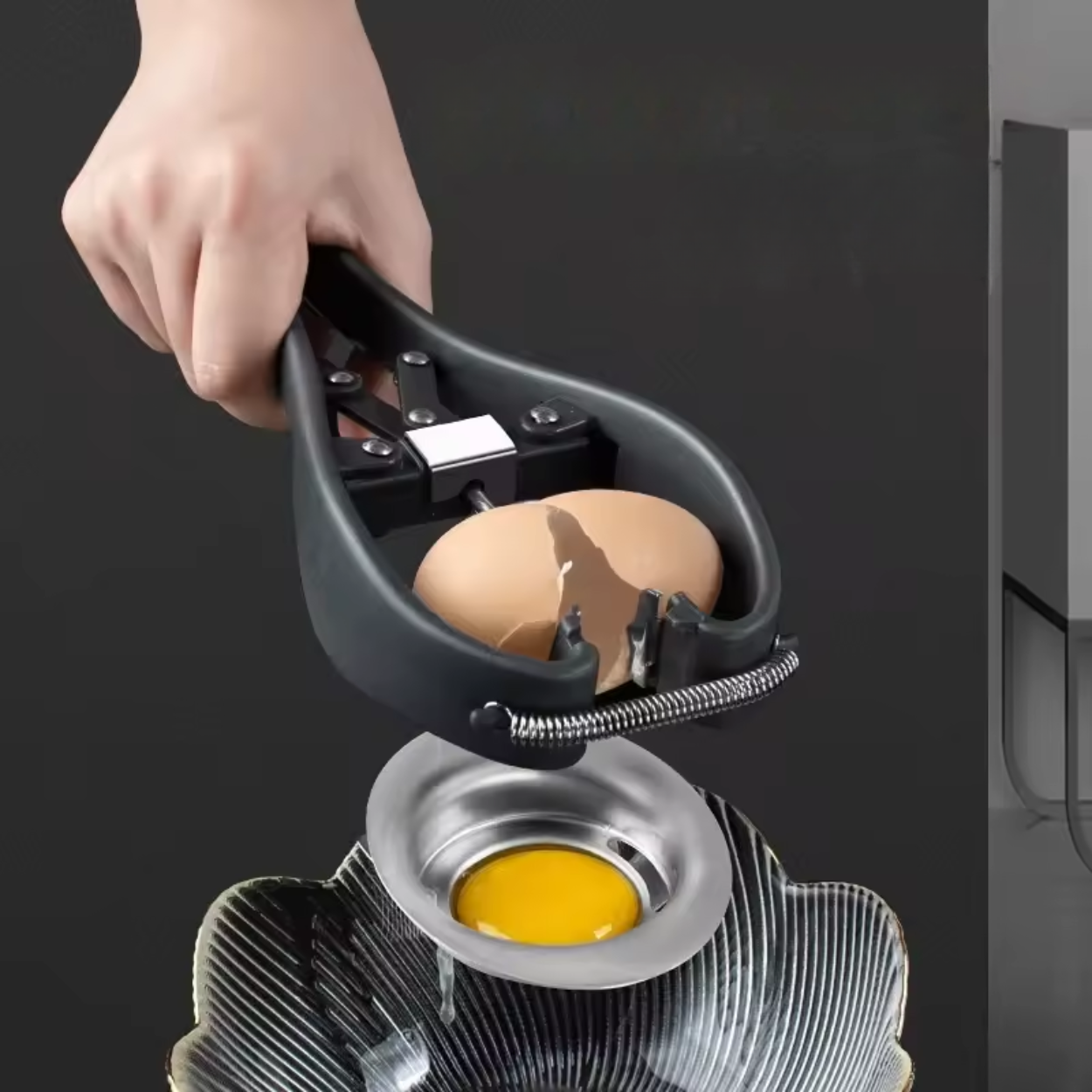 Abre Huevos Ergonómico y Práctico de Acero Inoxidable